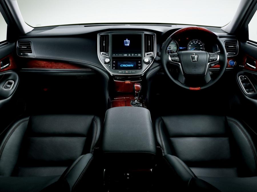  Toyota Crown Majesta 2013 года  (фото 5 из 9)